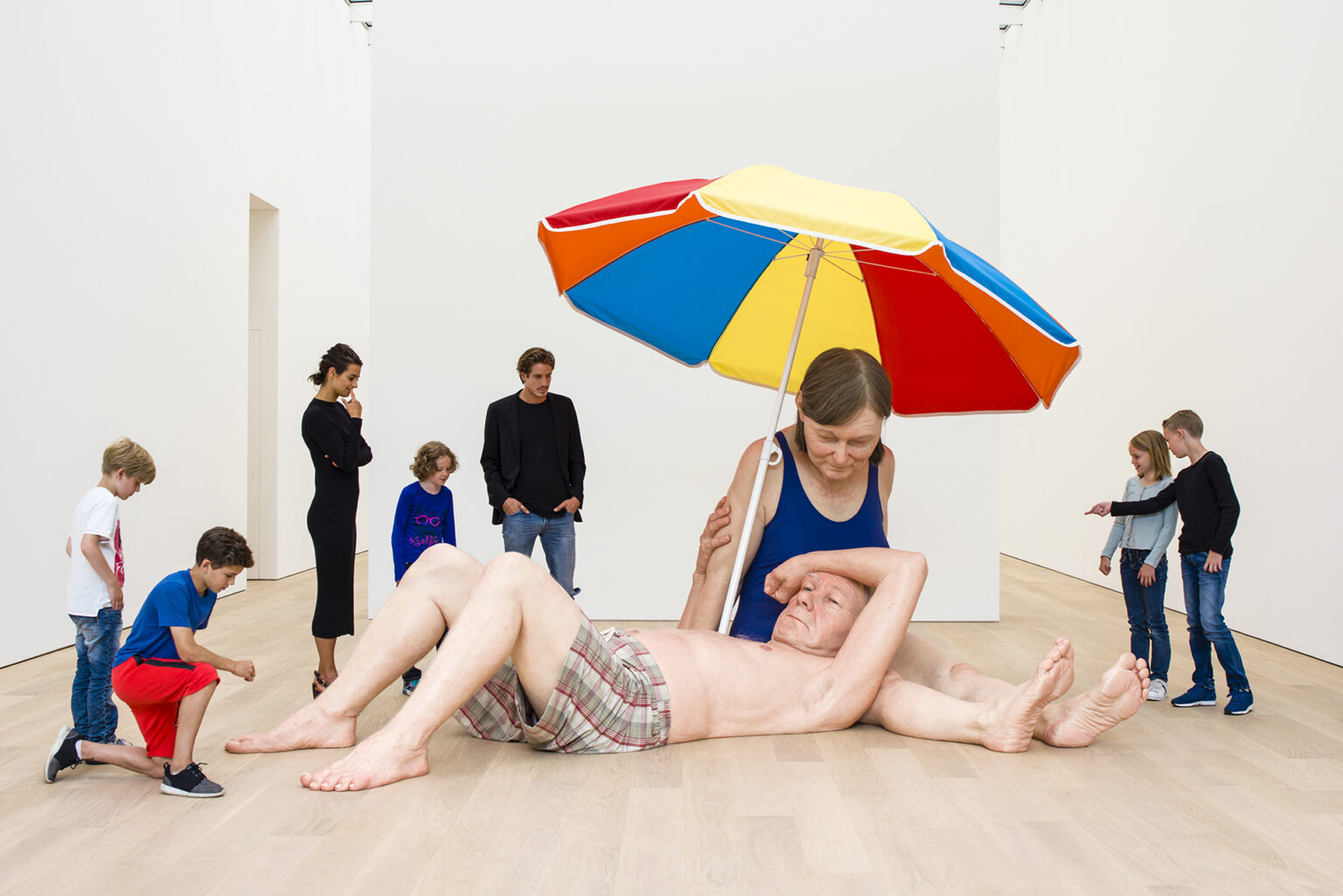 BB Capital - Ron_mueck_couple_under_an_umbrella